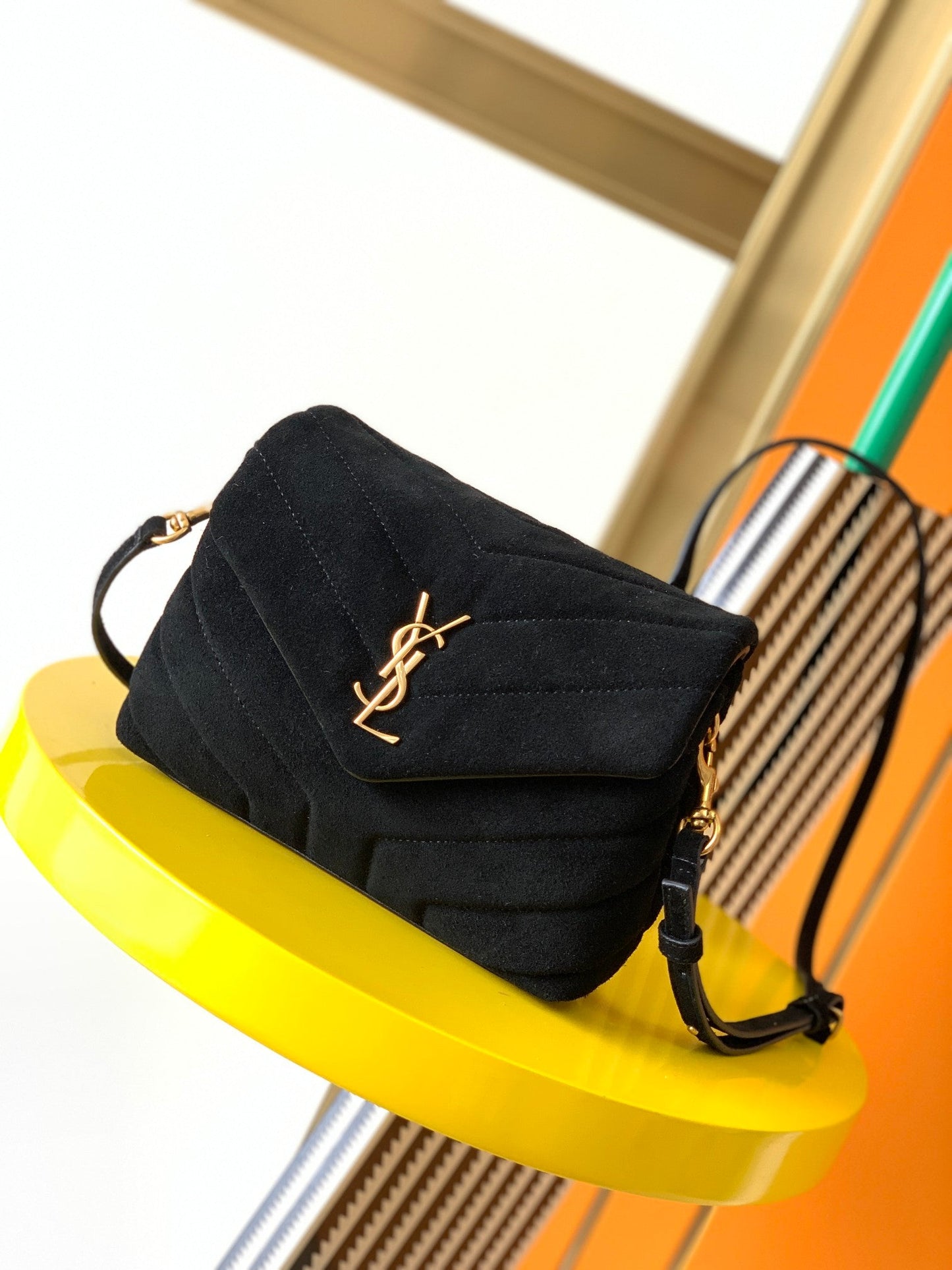YSL Loulou 20 Black Velvet 20x14x7cm
