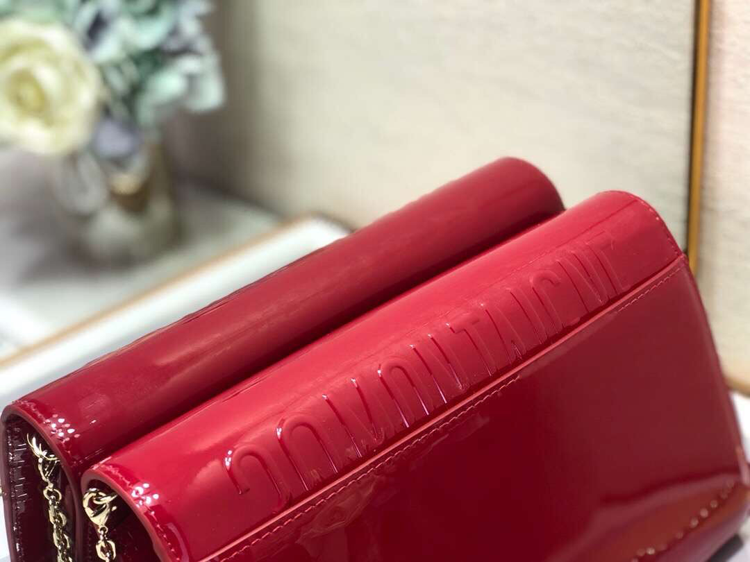 D 30 Montaigne Wallet On Chain In Red Patent Calfskin