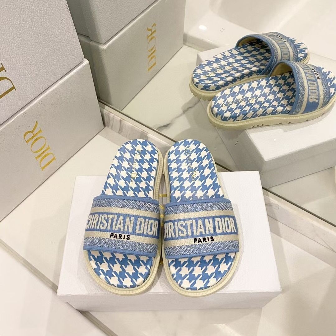 Houndstooth Embossed Slipper Sandals