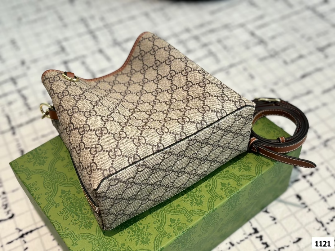 GG Emblem new arrival tote bag size: 21*19 cm