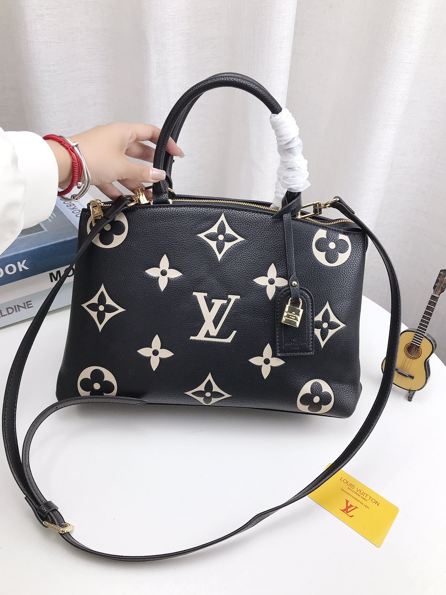 Louis new arrival tote bag 02 size: 35*22cm