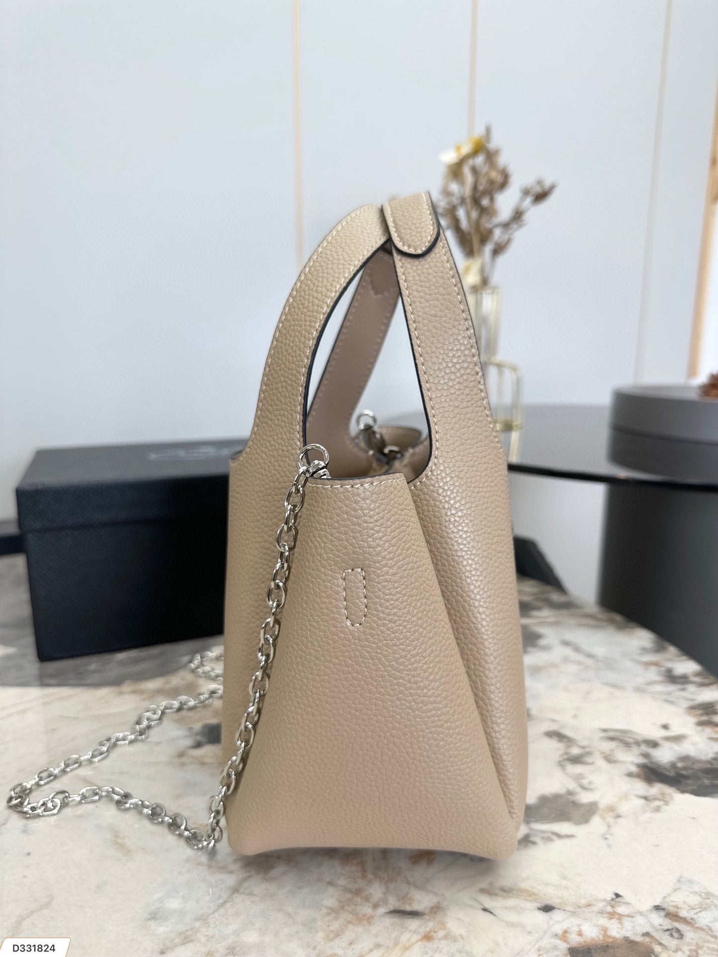 Pra new arrival tote bag size : 20.5 * 16 cm