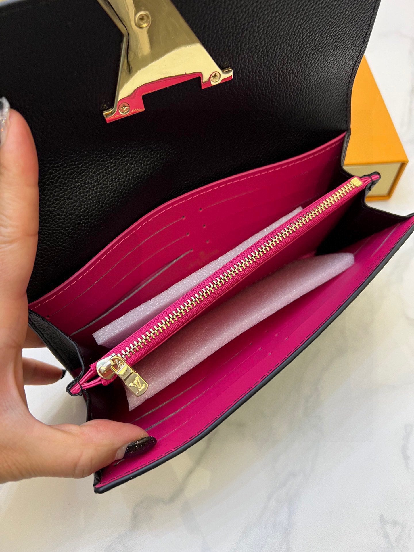 L Capucines men wallet size:20*11*2.5 cm