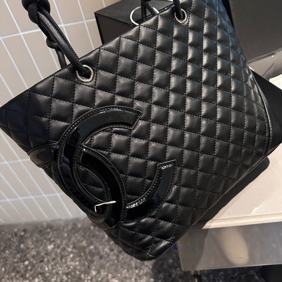 CC grand shopping tote size: 28cm