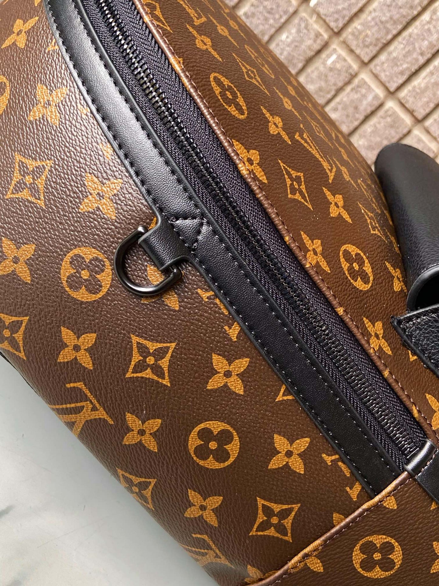 Louis new arrival 🇲🇱Aerogram backpack bag size : 43 x 30 x 14 cm