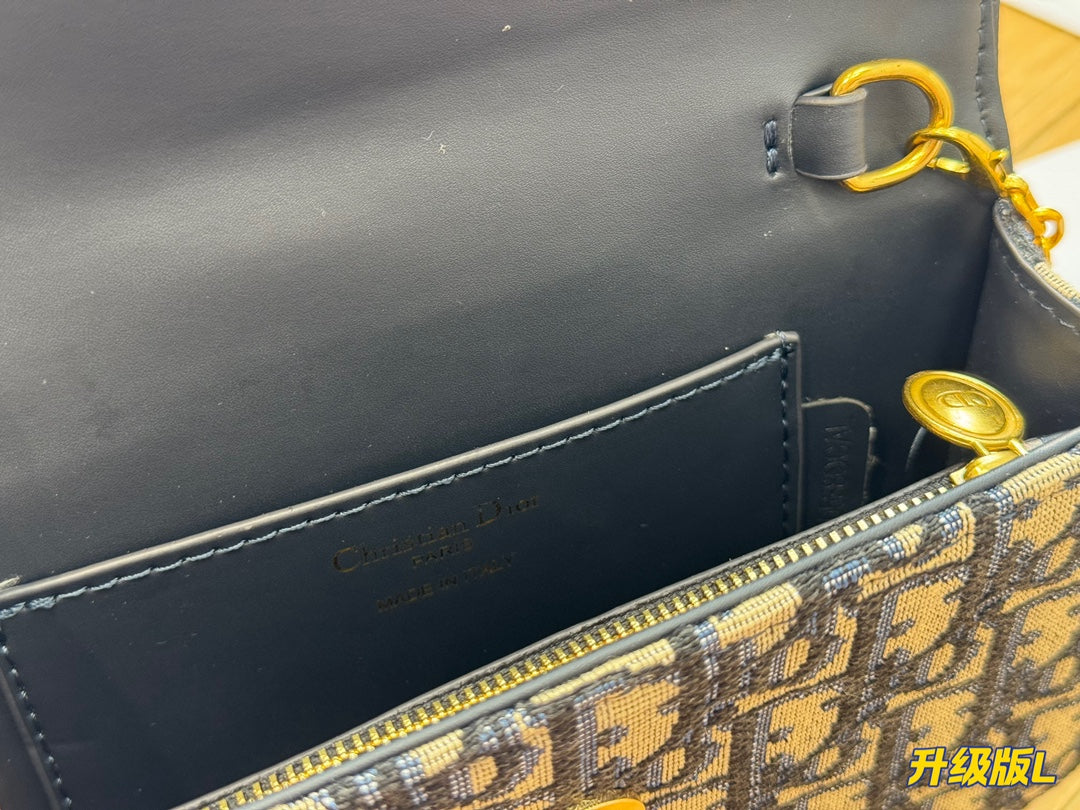 D new arrival woc crossbody bag size: 20*10 cm