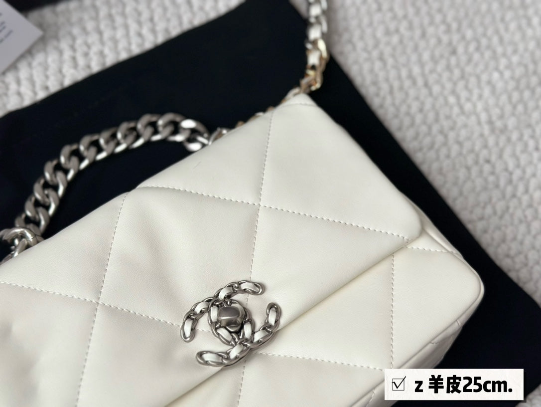 CC 19bag new arrival man and women bag size : 26 cm