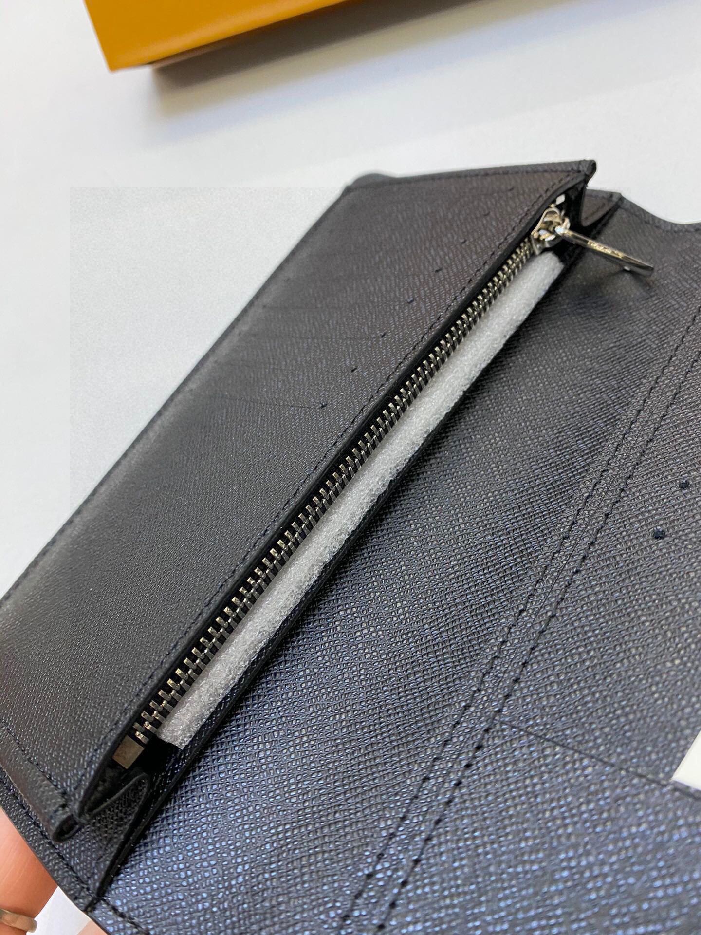 Louis new arrival men and women wallets