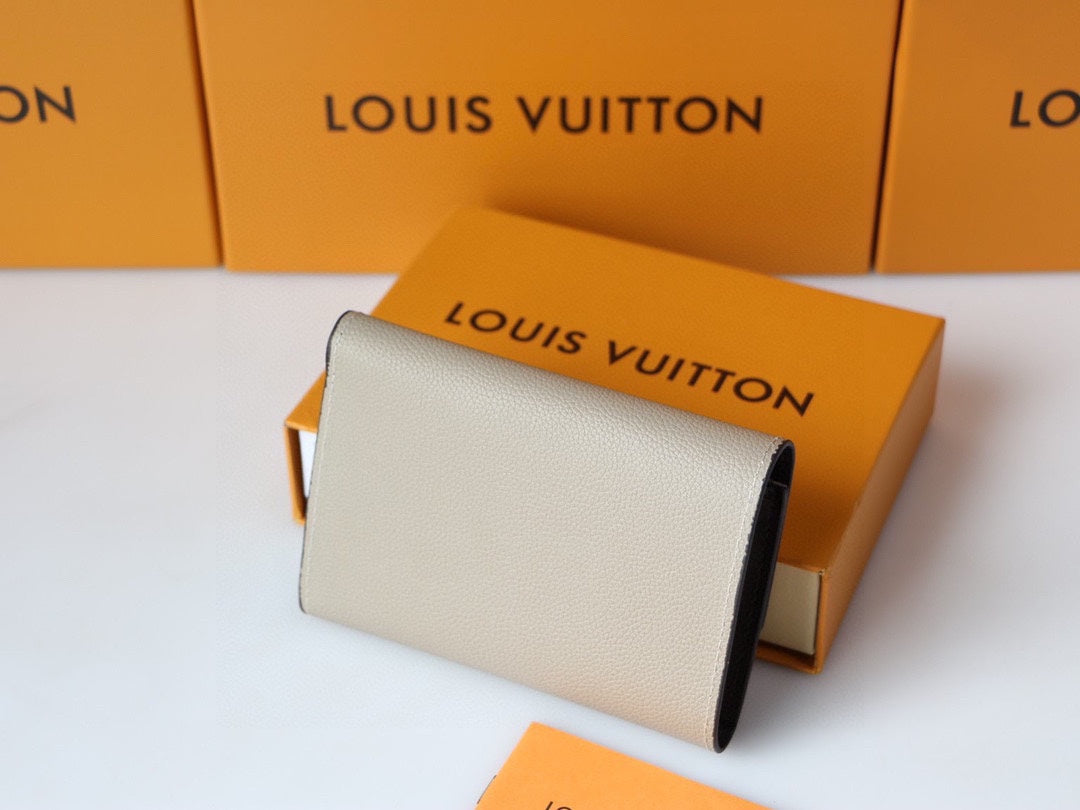 Louis new arrival Capucines wallet size : 13.5*9.5*1.5cm