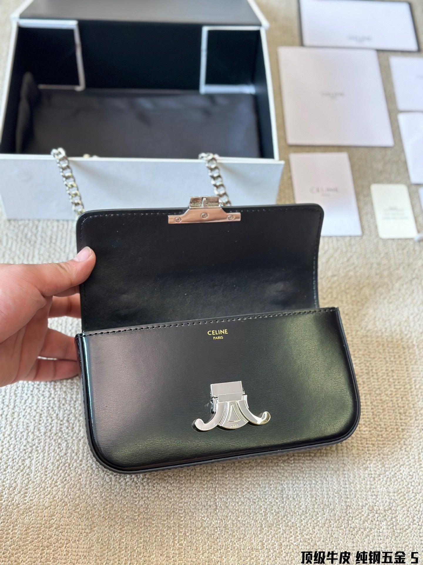 Ce TRIOMPHE bag size : 20.5�� 10.5�� 4 cm