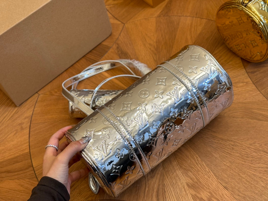 Louis new arrival men and women bag size : 30*15cm