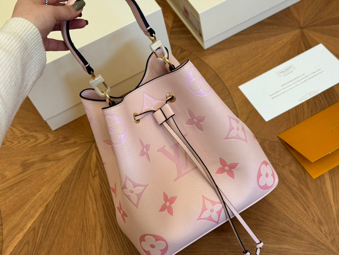 Louis new arrival bucket bag size: 26cm