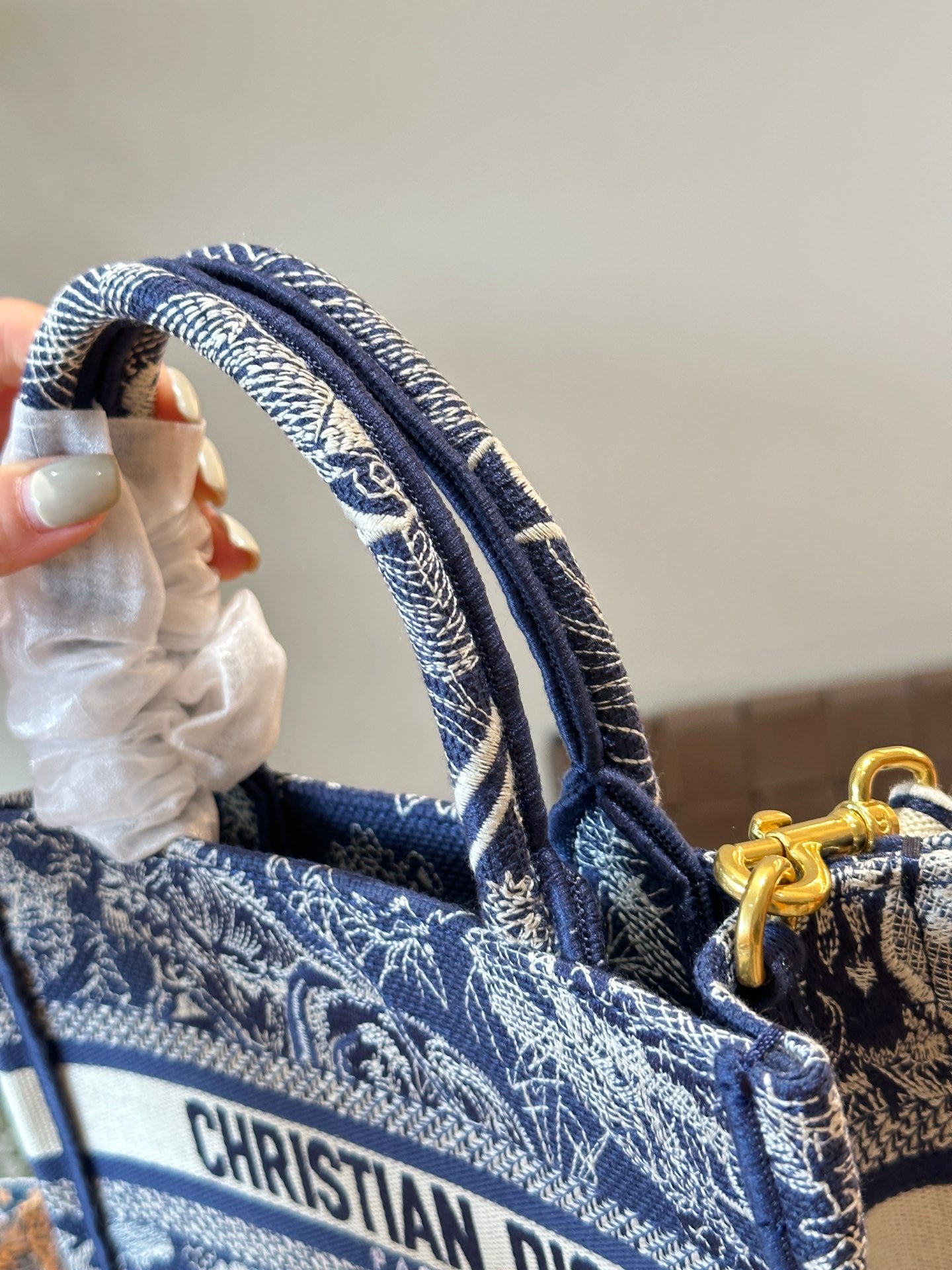 D mini tote bag size: 21.5x13x7.5cm