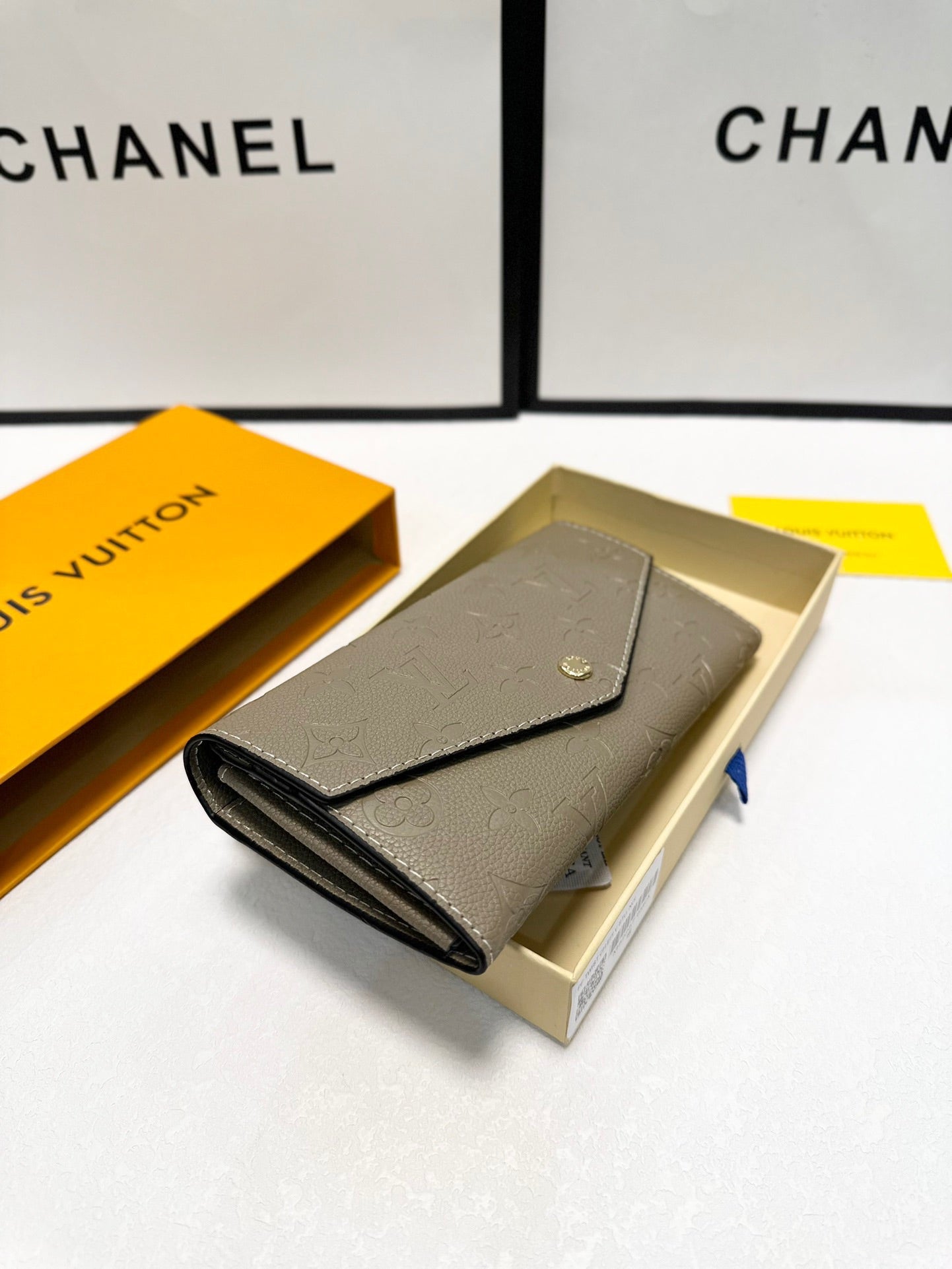 Louis new arrival wallet 02 size: 19x10 cm