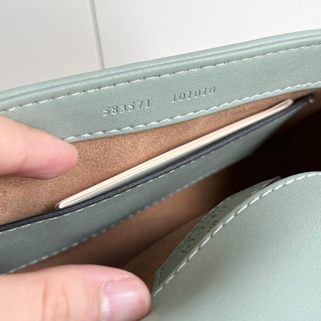 GG Marmont mini new arrival bag size: 21*15.5*8cm