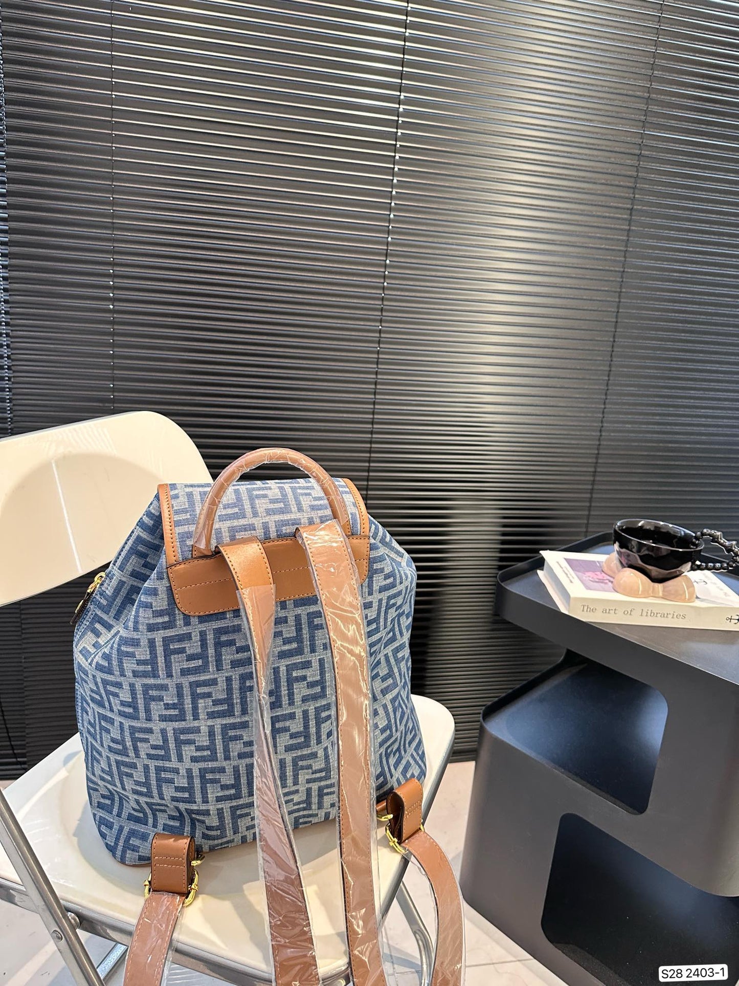 Fen new arrival backpack bag size: 32 * 36 cm