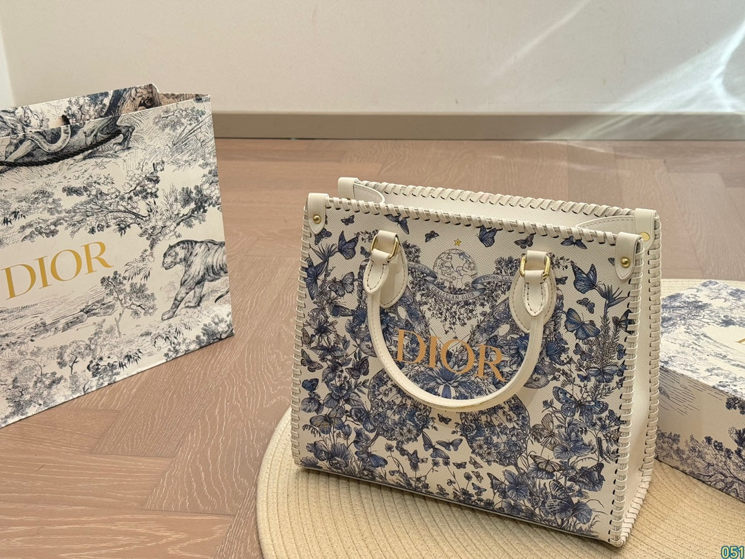 D new arrival tote bag size: 32 * 28 cm