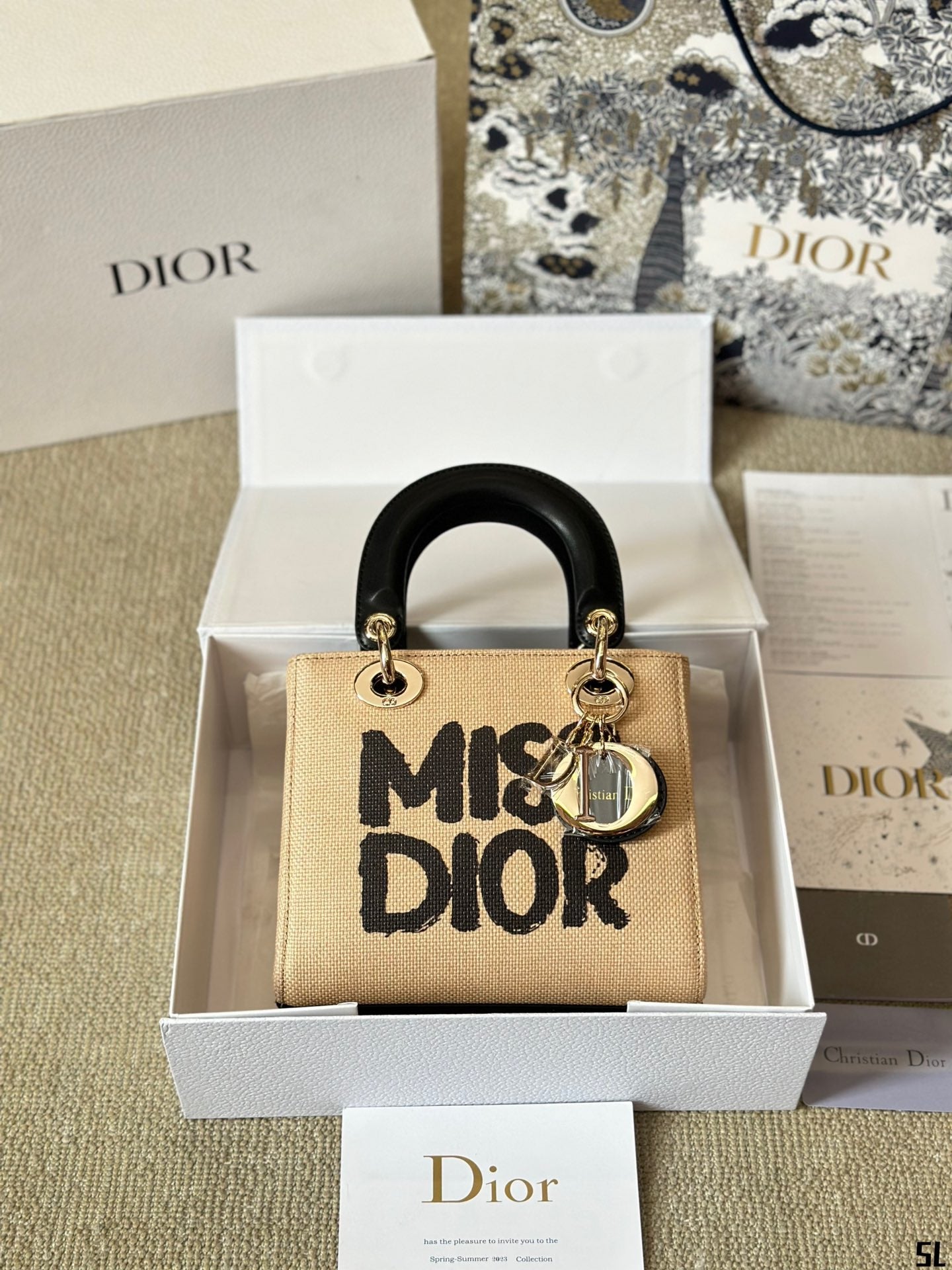 D new arrival lady bag size: 20*18 cm