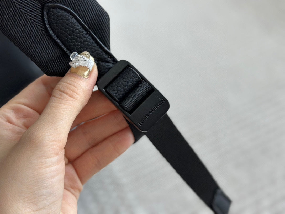 Louis new arrival men backpack bag 008 size :36*28cm