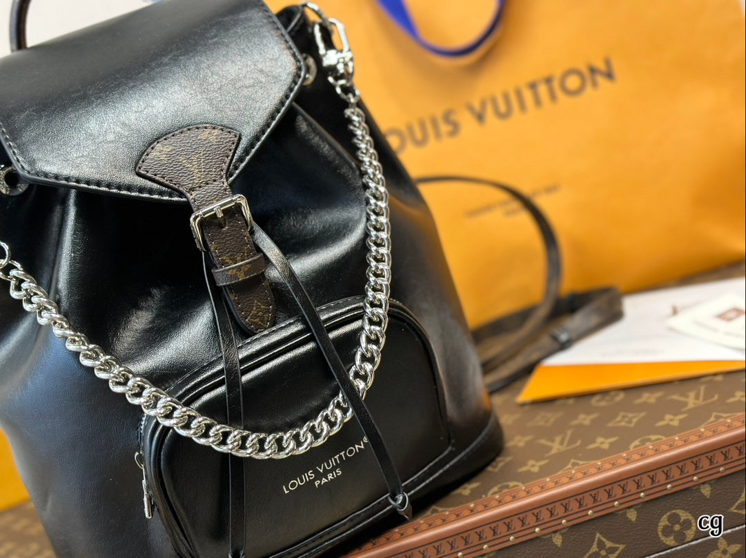 Louis new arrival backpack bag size: 26*28 cm