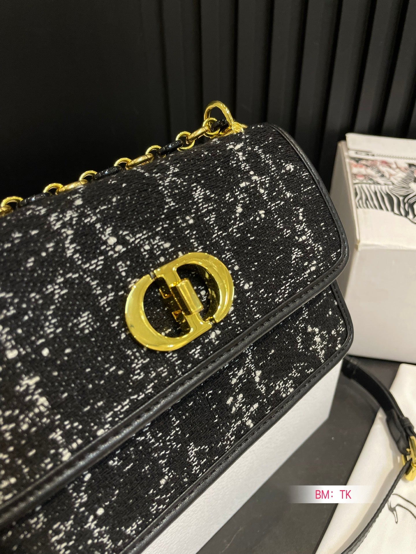 D new arrival Montaigne bag size:19 * 13 cm