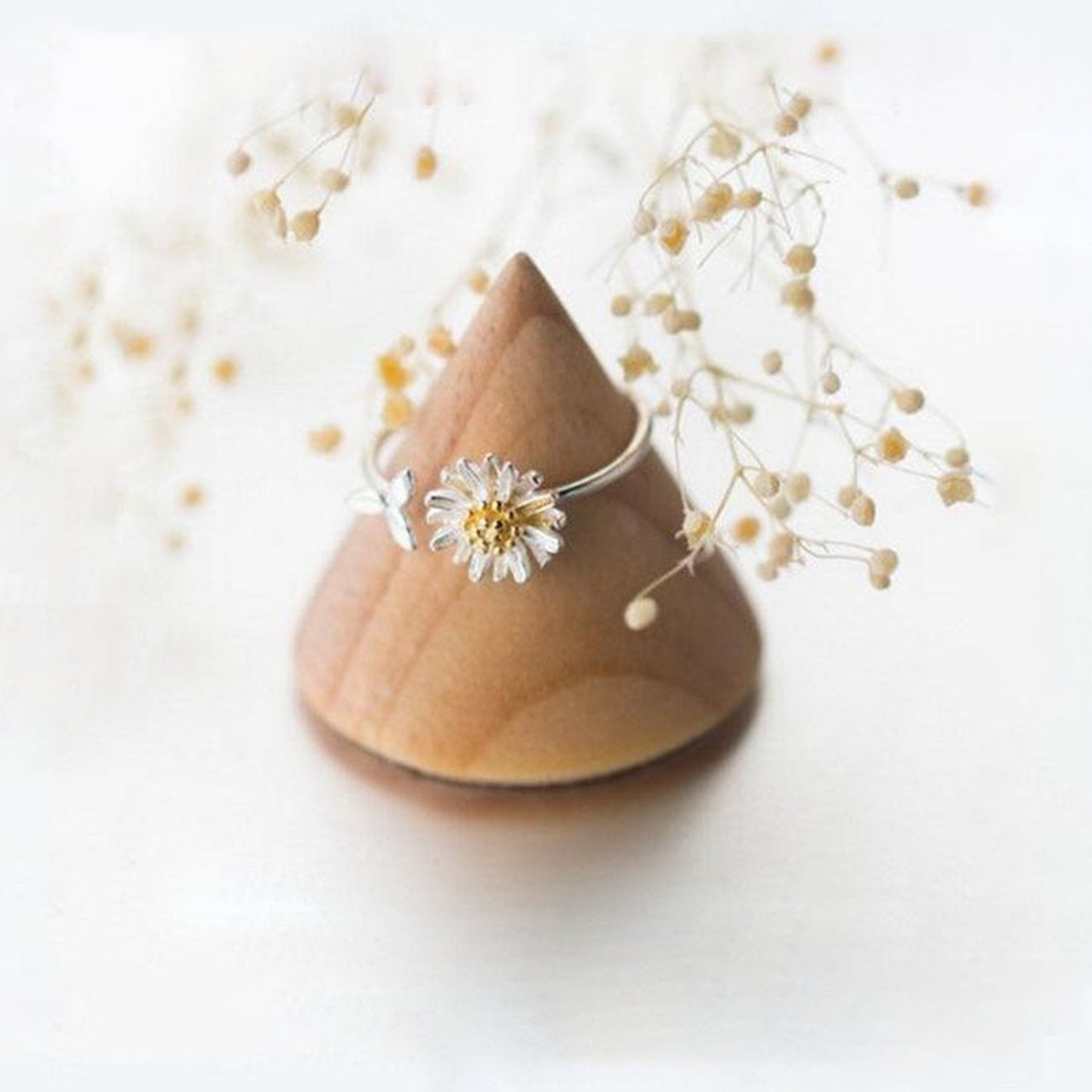 Blooming Daisy Flower Ring