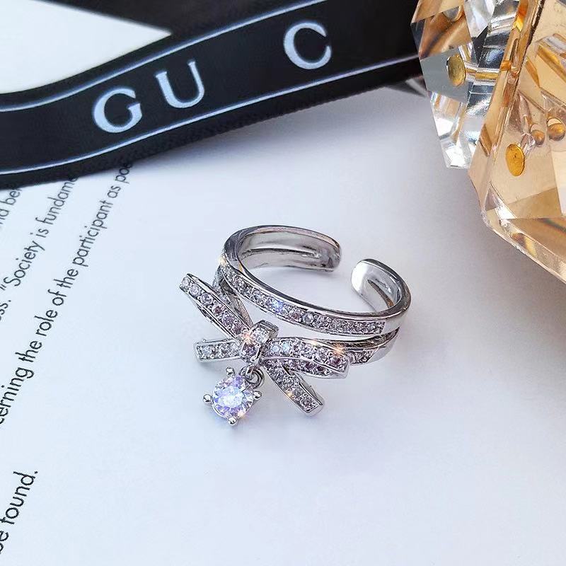 Bague nœud en cristal 'Good Tidings'