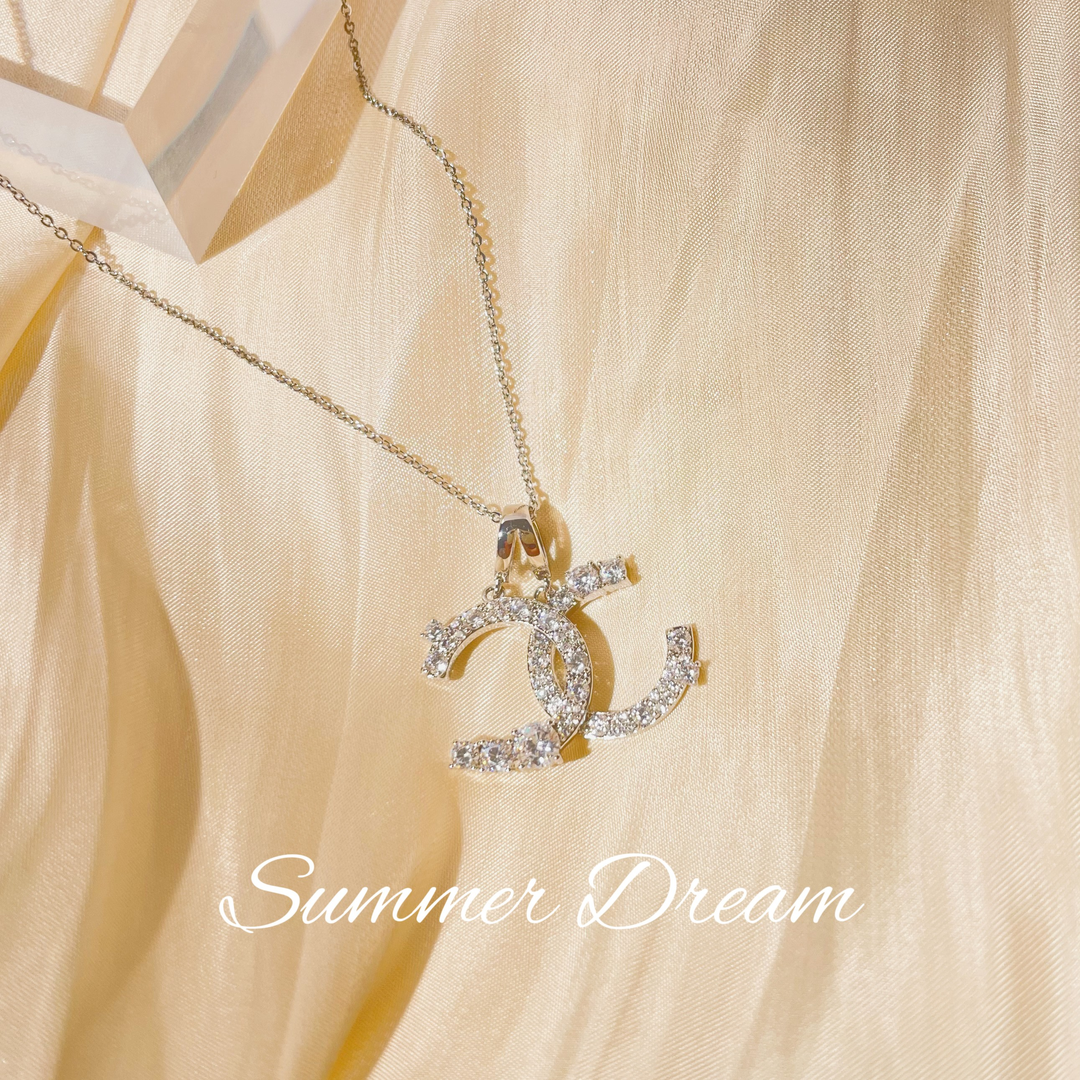 Double C necklace with diamond