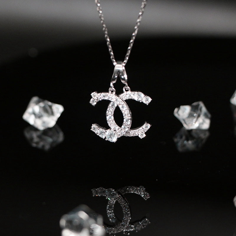 Double C necklace with diamond