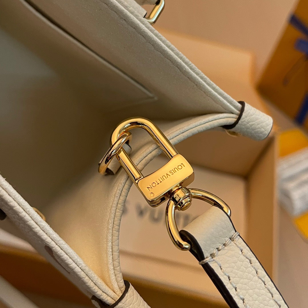 Louis Vuitton Sac Plat Giant Bicolor Monogram Handbag, 25*19*11.5 CM