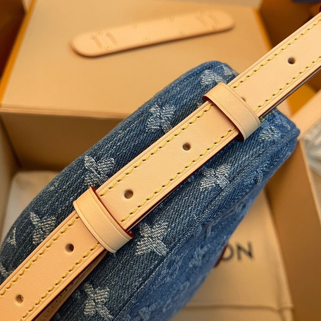 Louis Vuitton Croissant Monogram Denim Bag M46856, 25*15*5CM