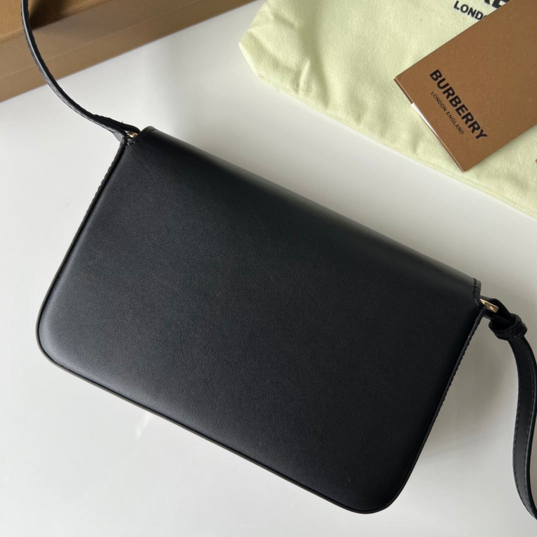 Burberry Hampshire Shoulder Bag 20x13.5x5cm