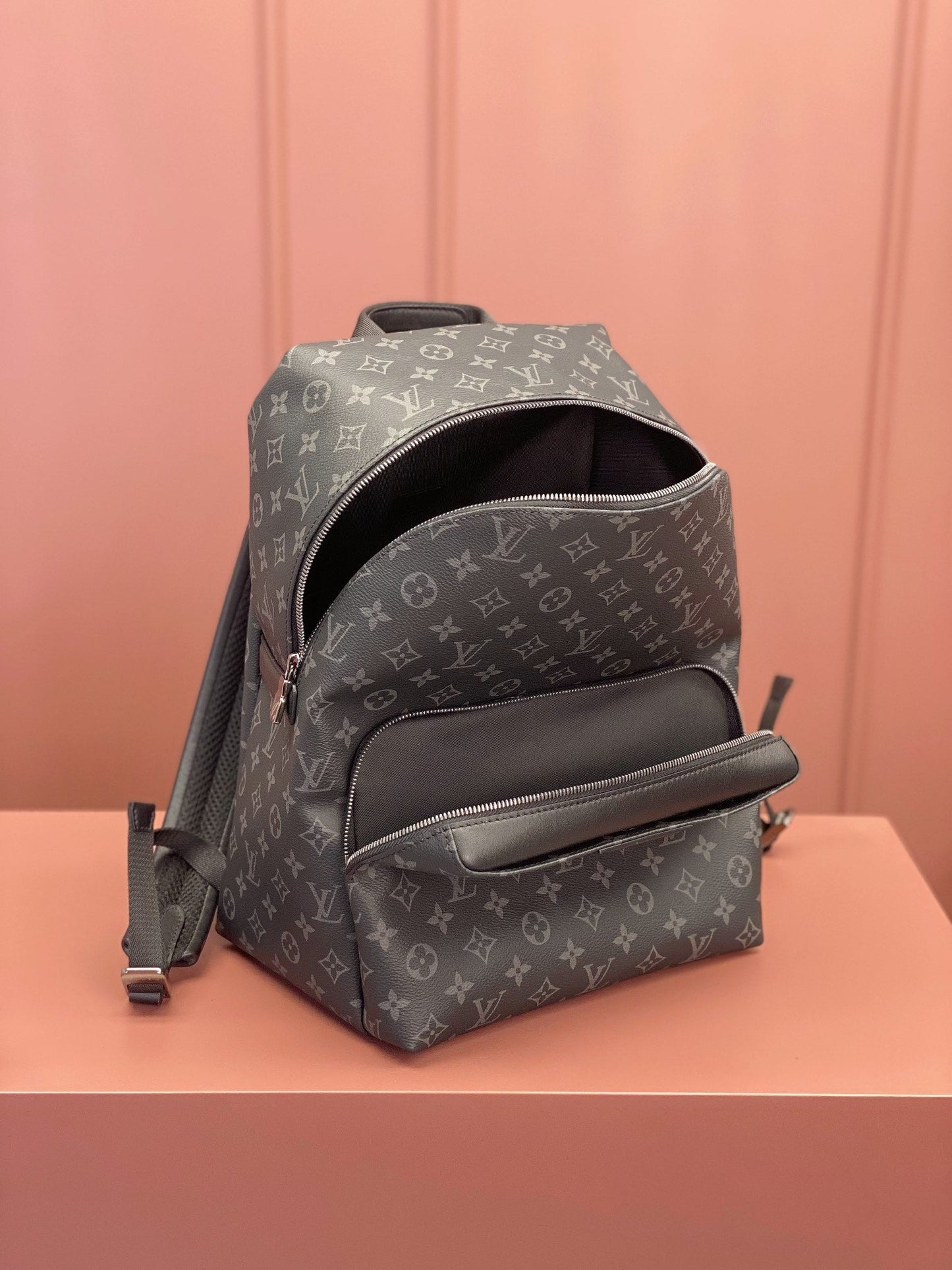 Louis Vuitton M43186 LV DISCOVERY BACKPACK Bag 30x40x20cm
