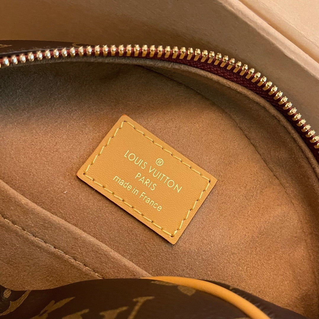 Louis Vuitton Boite Chapeau Souple Bag 17x18x7cm