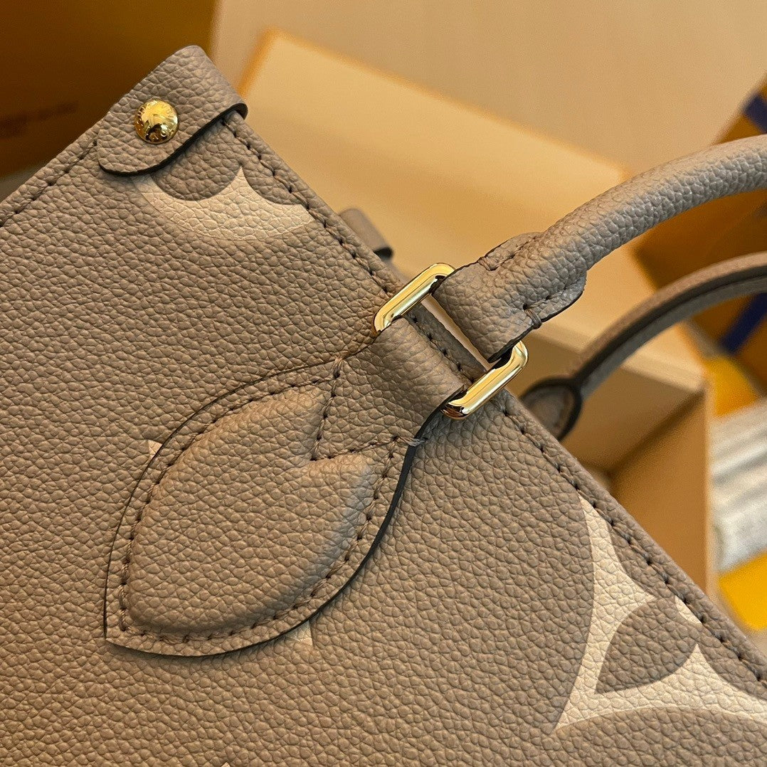 Louis Vuitton Sac Plat Giant Bicolor Monogram Handbag M45654, 25*19*11.5 CM