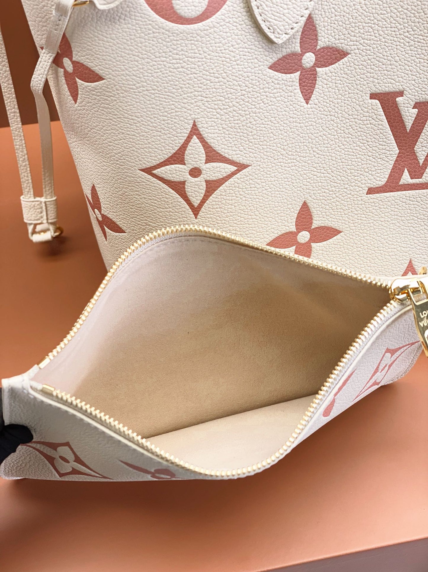 Louis Vuitton LV M21579 Neverfull MM Bag 31x28x14cm White