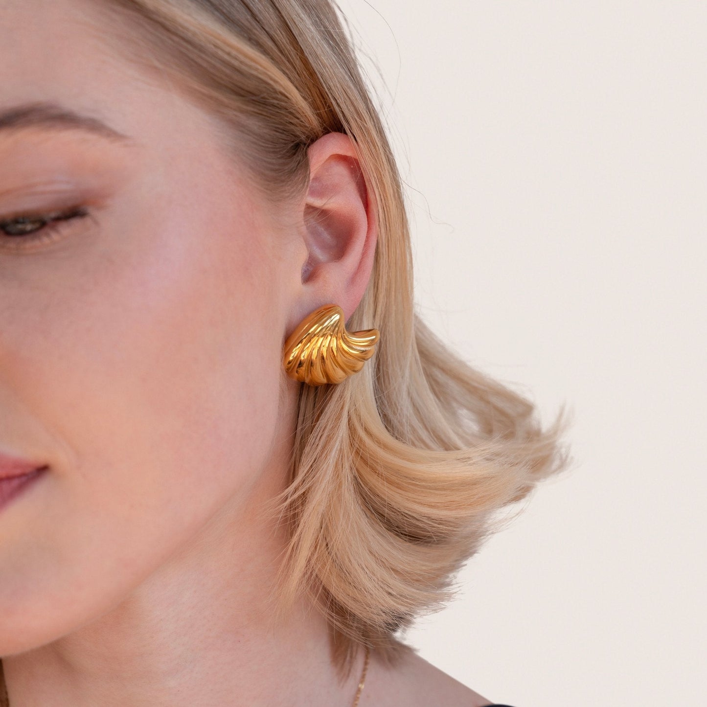 18K Gold Shell Earrings