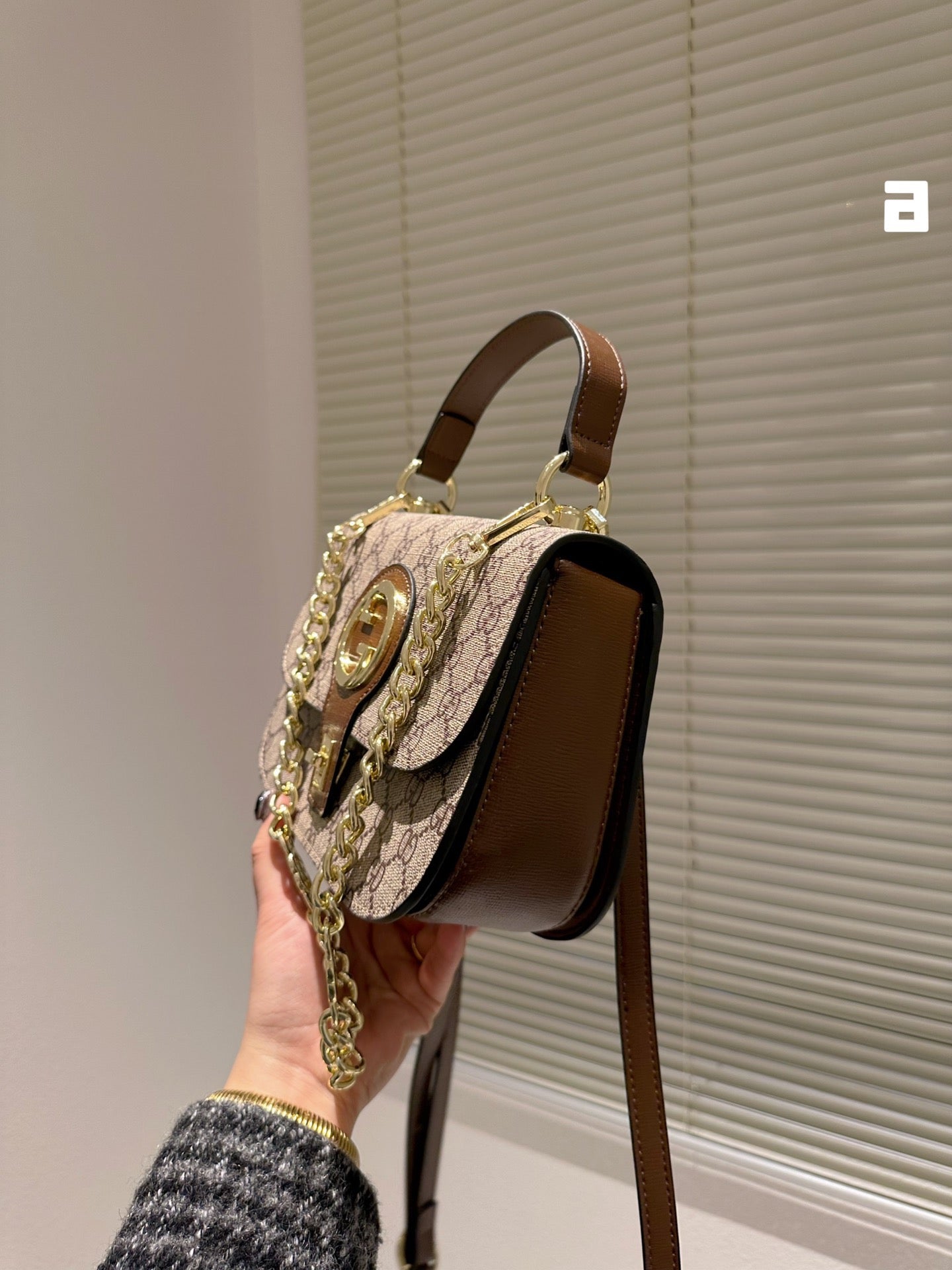 GC497 Gc Blondie top-handle Bag / 9"W x 6"H x 4.3"D