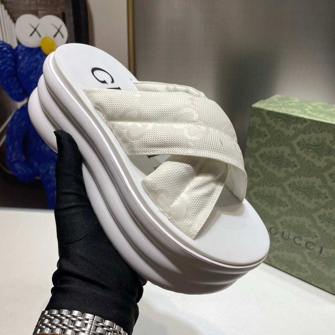 Platform Broadband Crossover Slipper Sandals