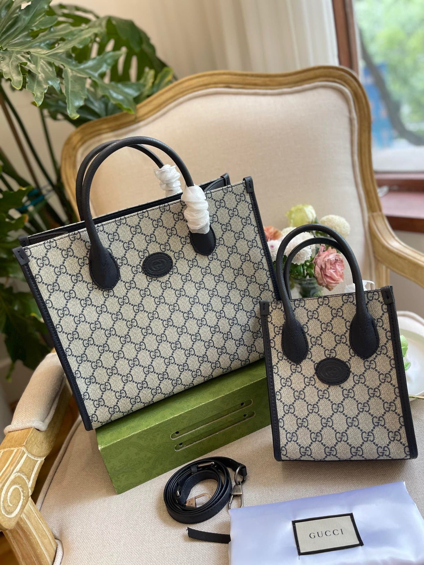 GC460 Mini/Small Tote Bag with InterlockingGG