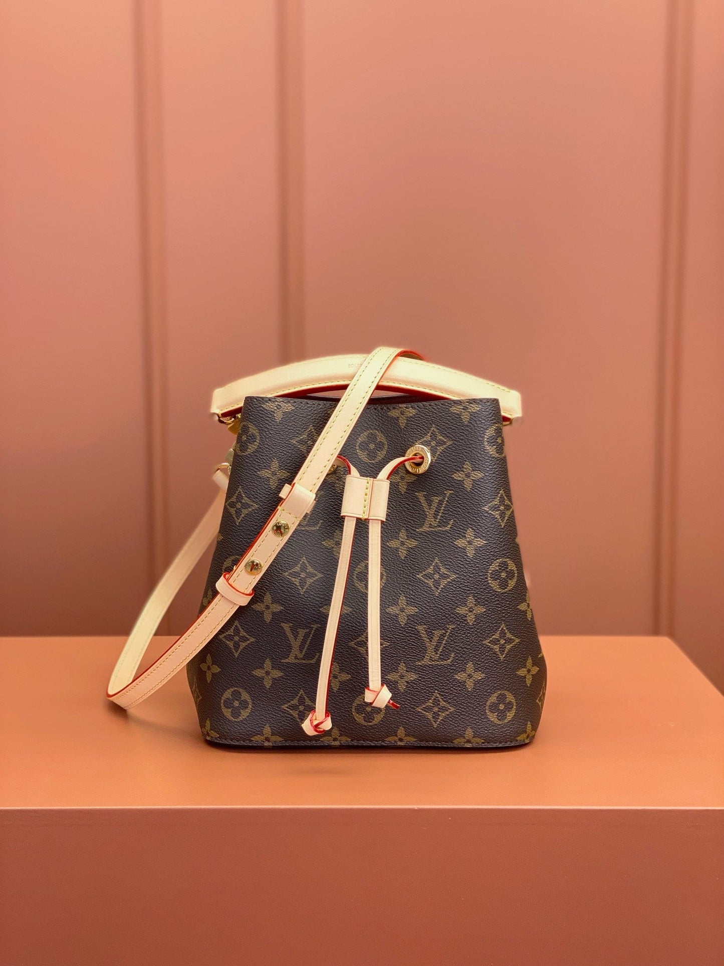 Louis Vuitton NÉONOÉ BB 20x20x13cm