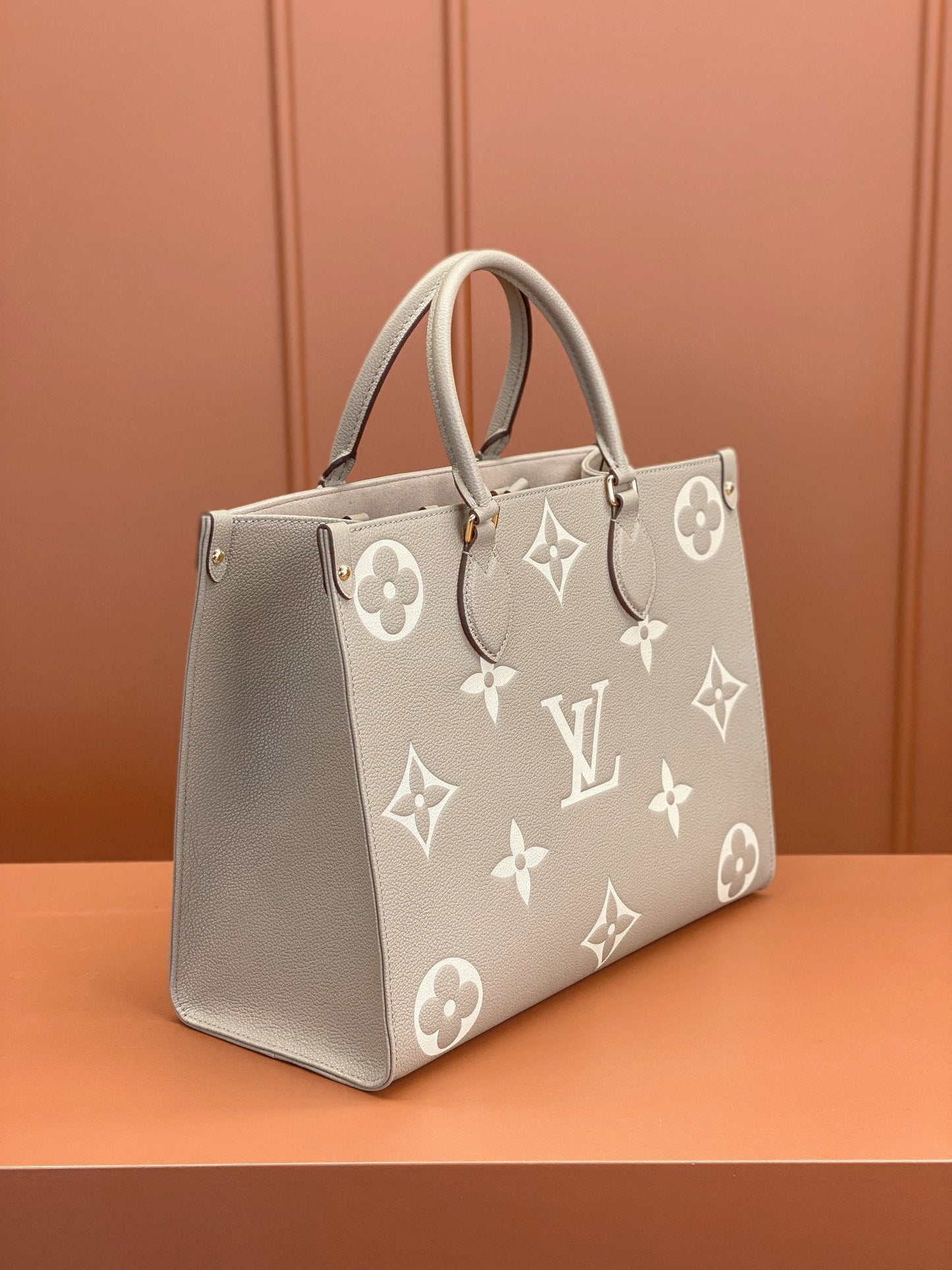 Louis Vuitton LV  M45494 OnTheGo MM Bag 35x27x14cm Grey