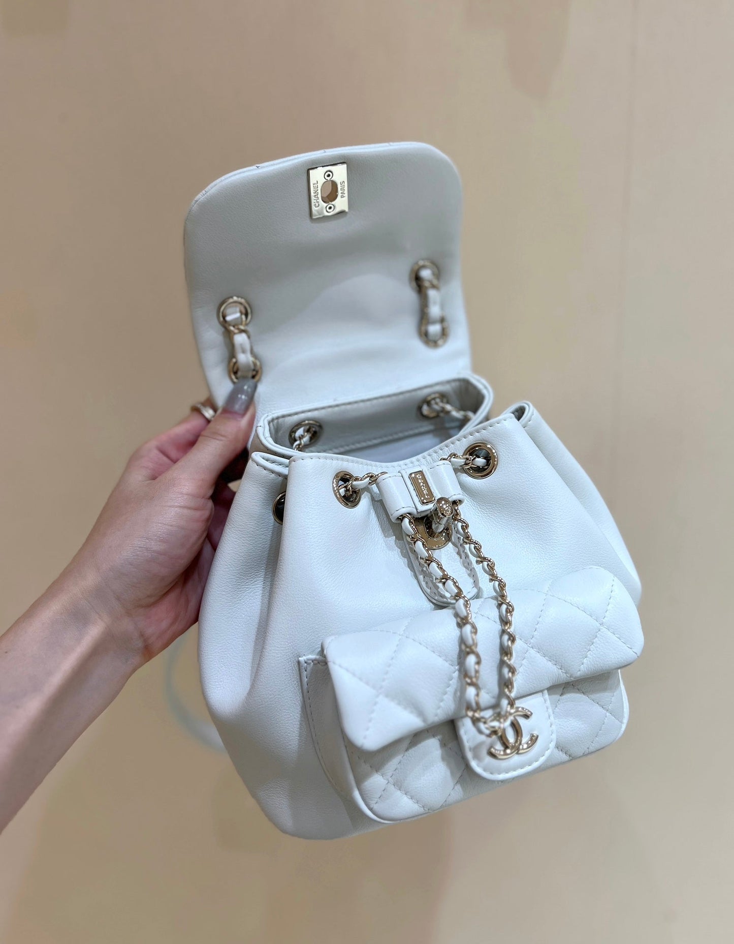 Chanel 22A Duma Backpack Bag 18.5x18x12cm white