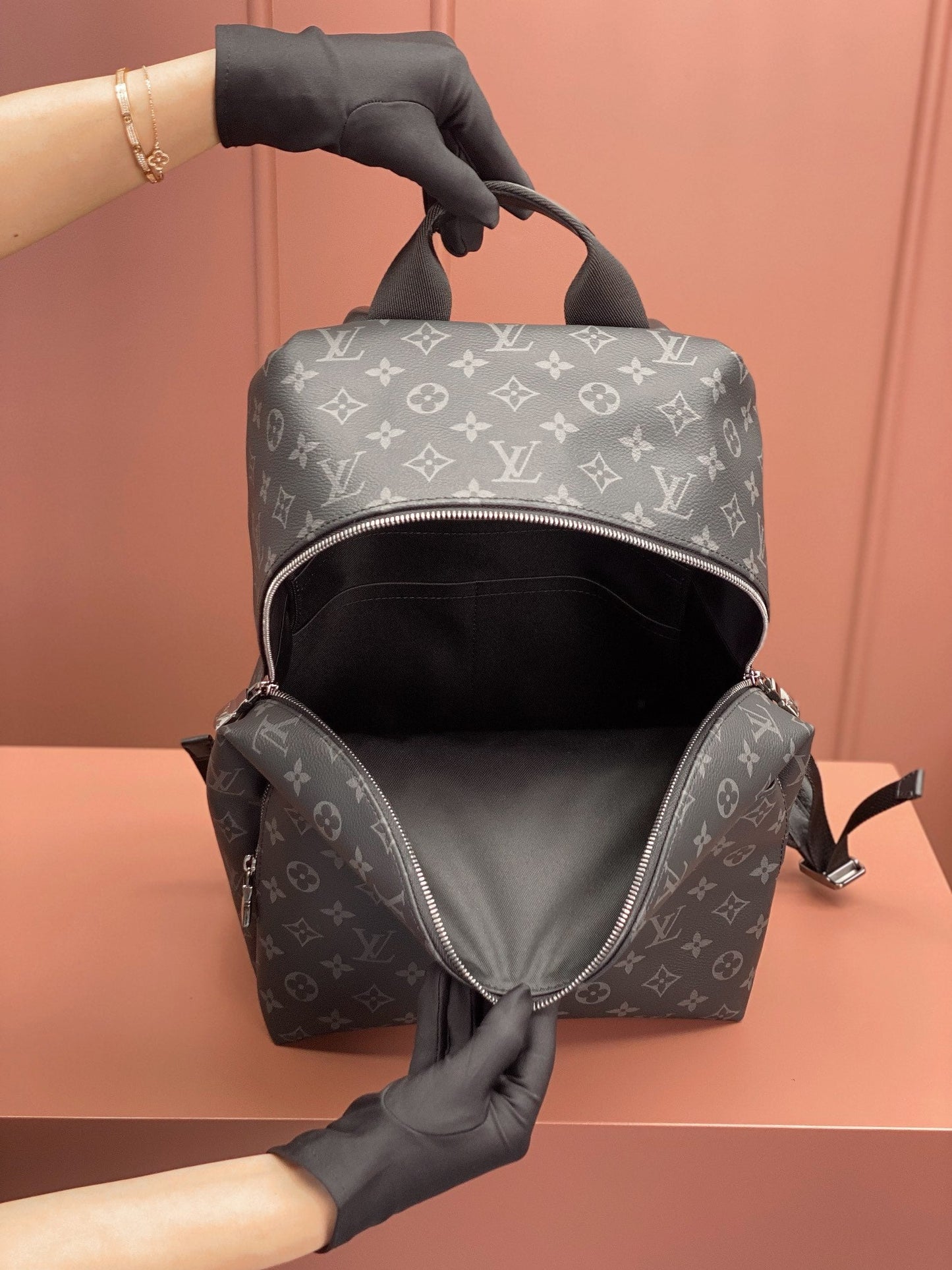 Louis Vuitton M43186 LV DISCOVERY BACKPACK Bag 30x40x20cm