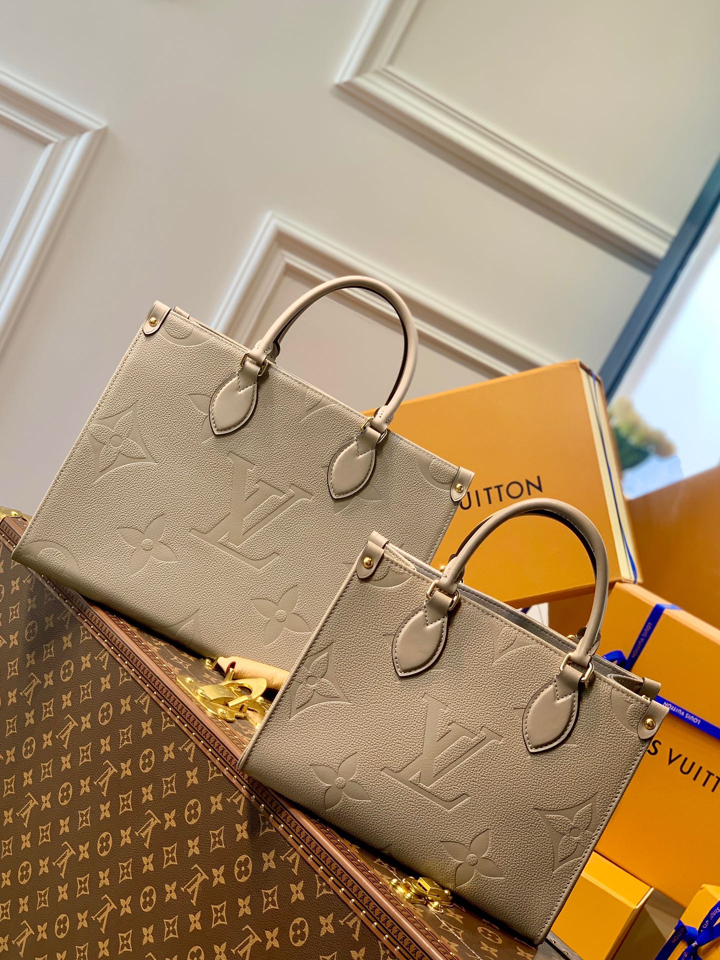 Louis Vuitton OnTheGo MM Tourterelle Empreinte M45607