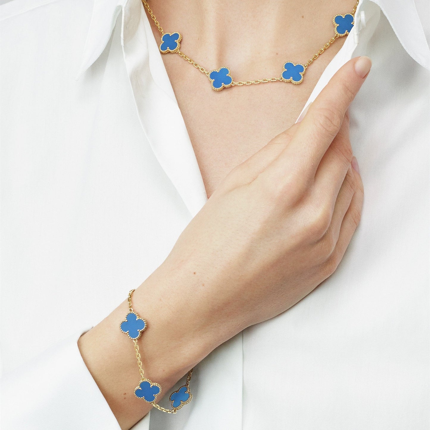 VAN CLEEF & ARPELS Vintage Alhambra Bracelet Blue
