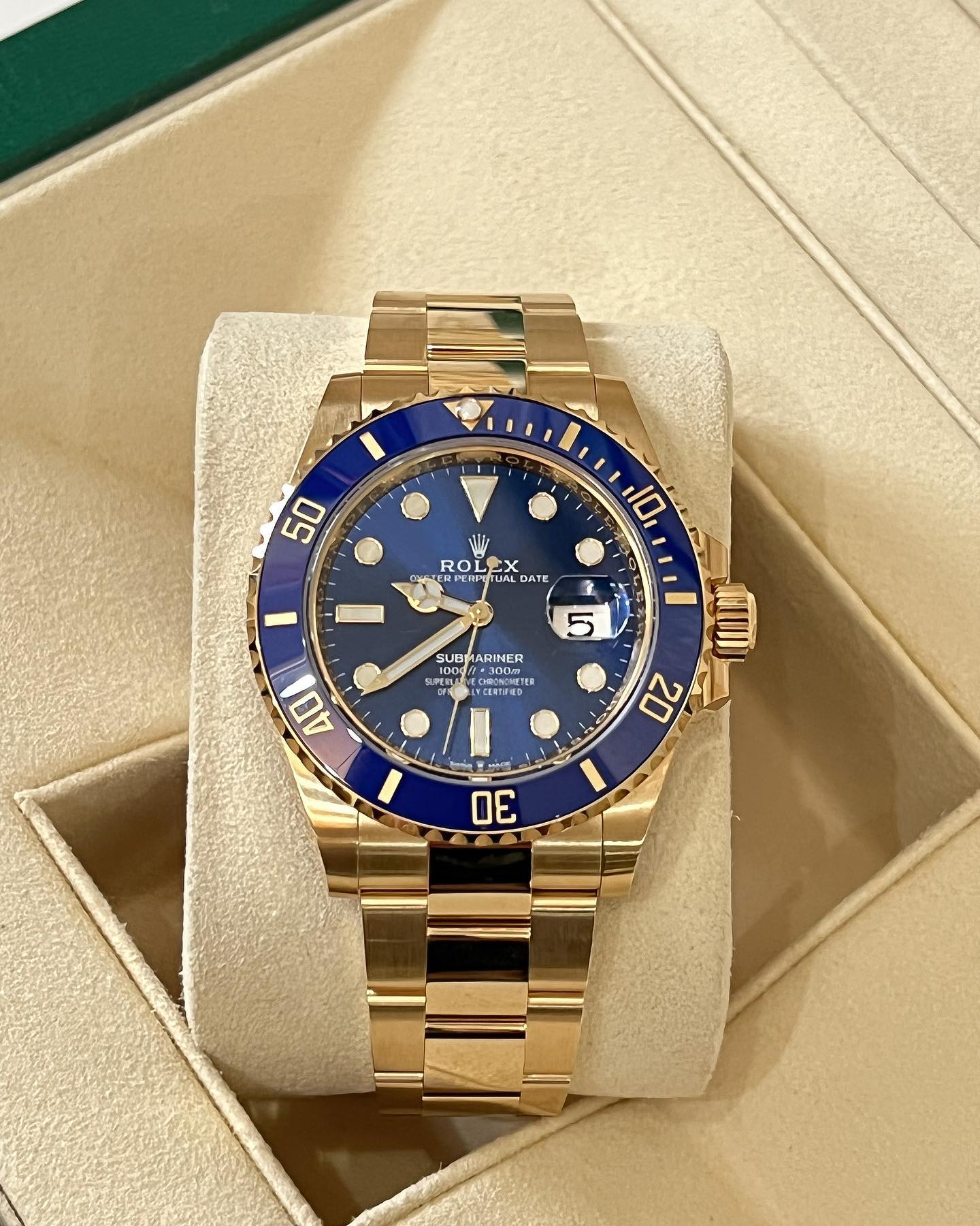 Rlx Perpetual Submariner Date 41mm Blue Dial Yellow Gold 126618LB