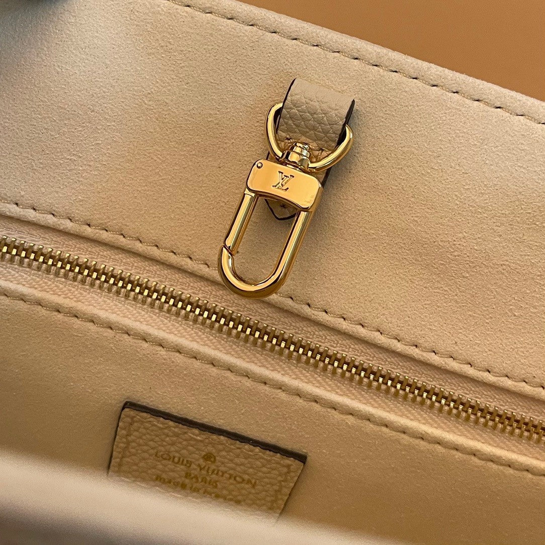 Louis Vuitton Sac Plat Giant Bicolor Monogram Handbag, 25*19*11.5 CM