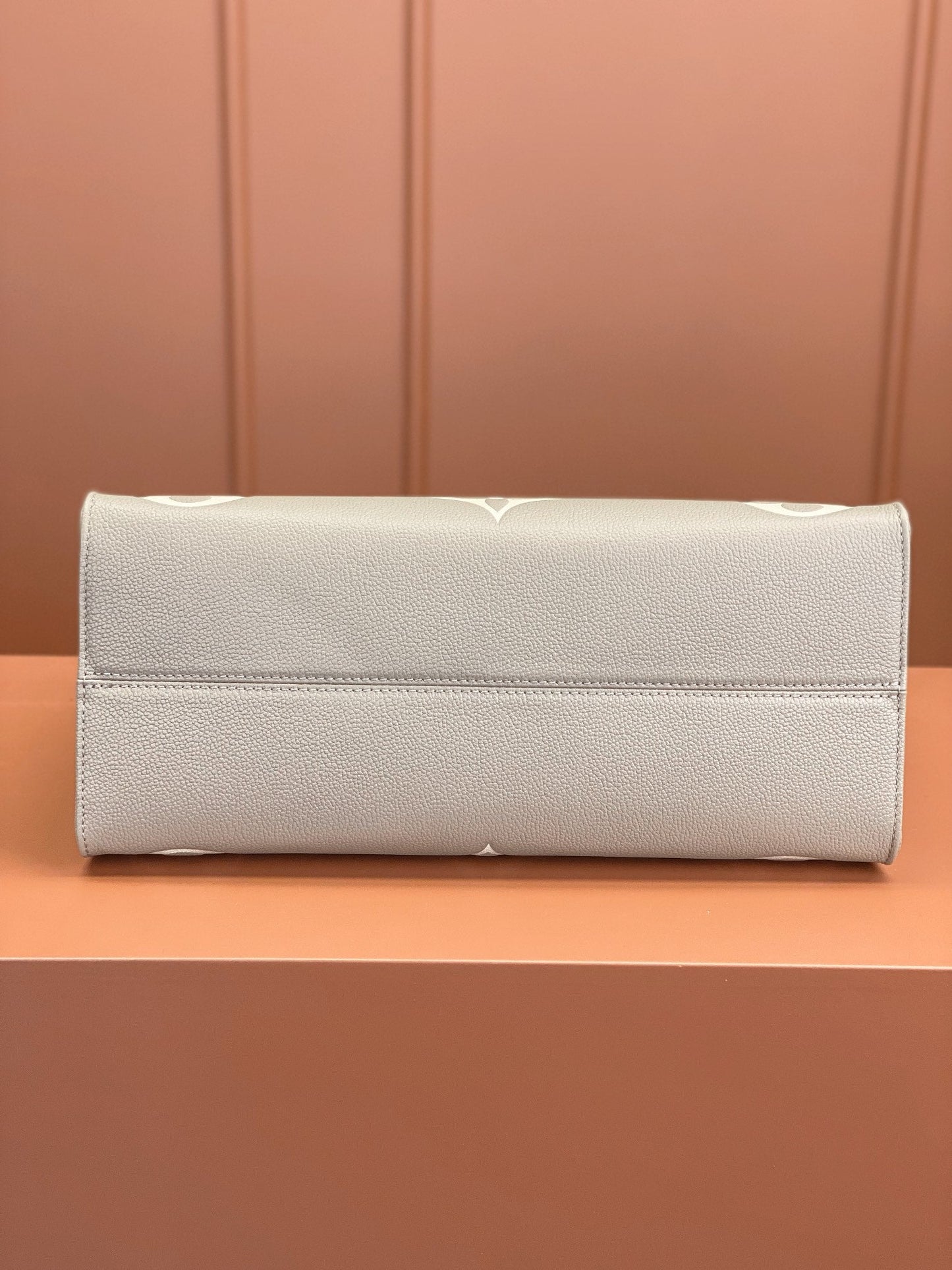 Louis Vuitton LV  M45494 OnTheGo MM Bag 35x27x14cm Grey