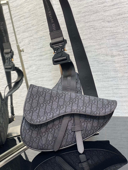 Dior Saddle Crossbody Bag Black 26x19x4.5cm